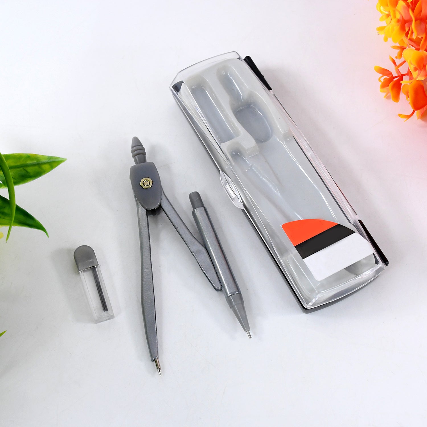 01_394522a3-4579-4ab1-a469-a8a6f79da519 4-in-1 Premium Geometry Compass Set for Students and Professionals - Image 1