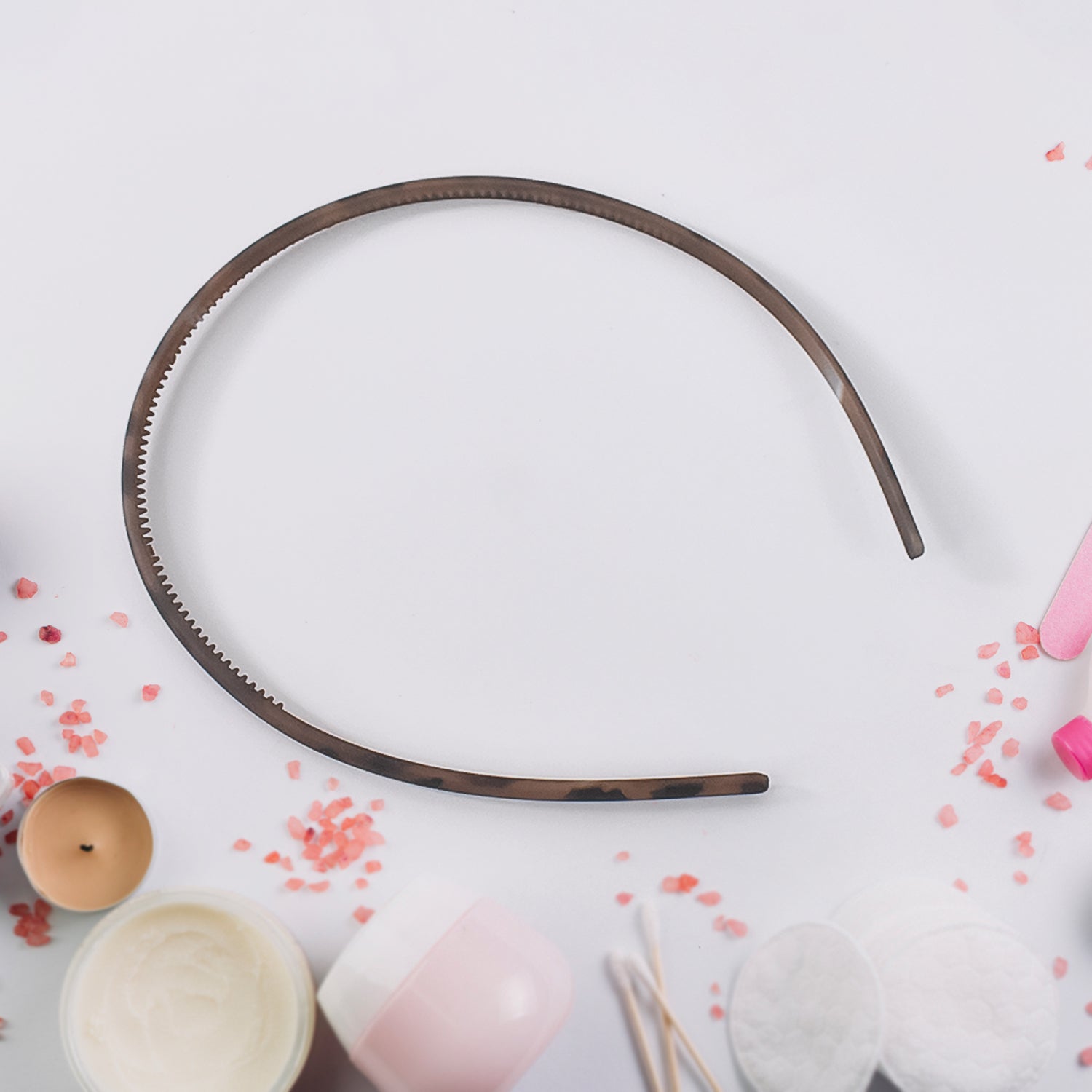 01_6a78baa1-466e-4785-a53c-47fcd2546ce5 Plastic Simple Headbands Comb Headbands Hairbands (1 Pc) - Image 1