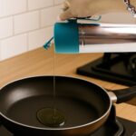 Stainless Steel Fresh Oil Pourer Bottle with Flip Lid and Handle Approx 1000ML (1 Pc) - Image 4