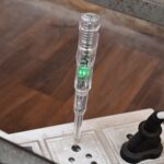 Electrical Detector Slotted Screwdriver With Small Batteries (1 Pc) - Image 3