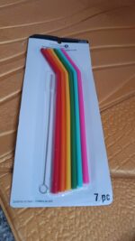 Reusable Silicone Straws Flexible Drinking Straws with Cleaning Brush (7 pc) - Image 7