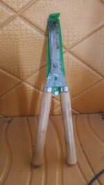 Heavy-Duty B Grade Hedge Shear with Wooden Handle - Image 7